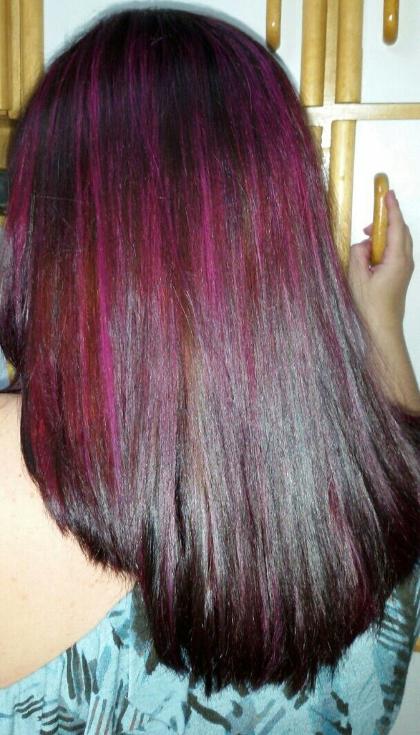Mechas coloridas na cor Magenta cabeleireiro(a)
