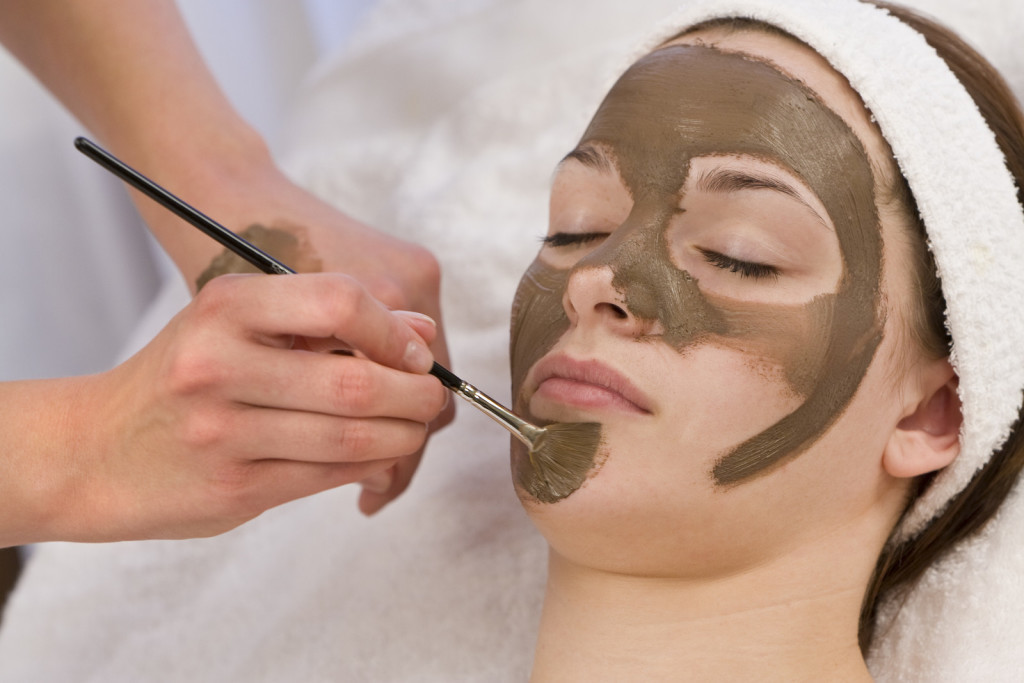 Limpeza de pele  massoterapeuta designer de sobrancelhas esteticista quiropraxista