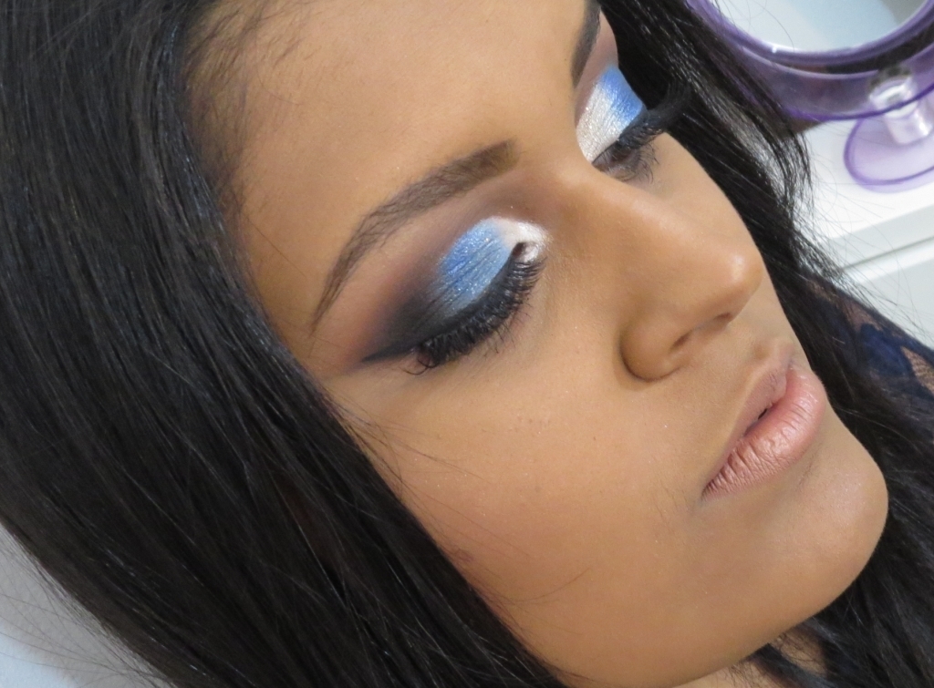 Maquiagem Semi Cut Crease Azul
#maquiagem #makeup #make maquiador(a) designer de sobrancelhas