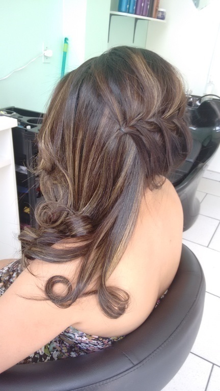 Penteado com trança um charme! cabeleireiro(a)