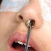 Depilação feminina de nariz