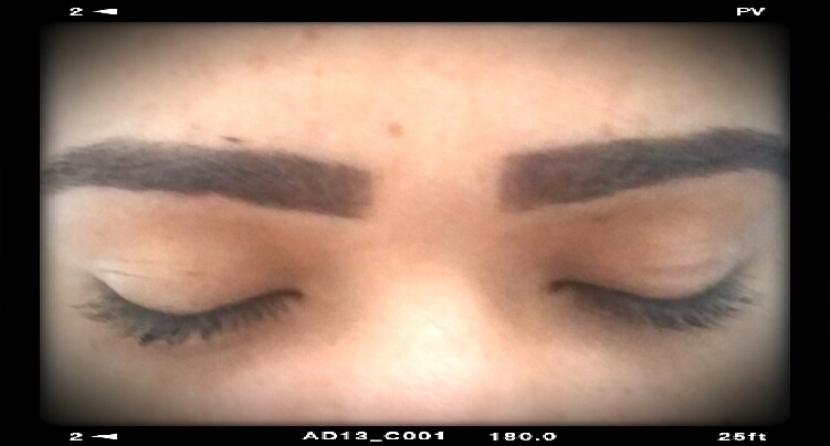 micropigmentador(a) maquiador(a) cabeleireiro(a) designer de sobrancelhas