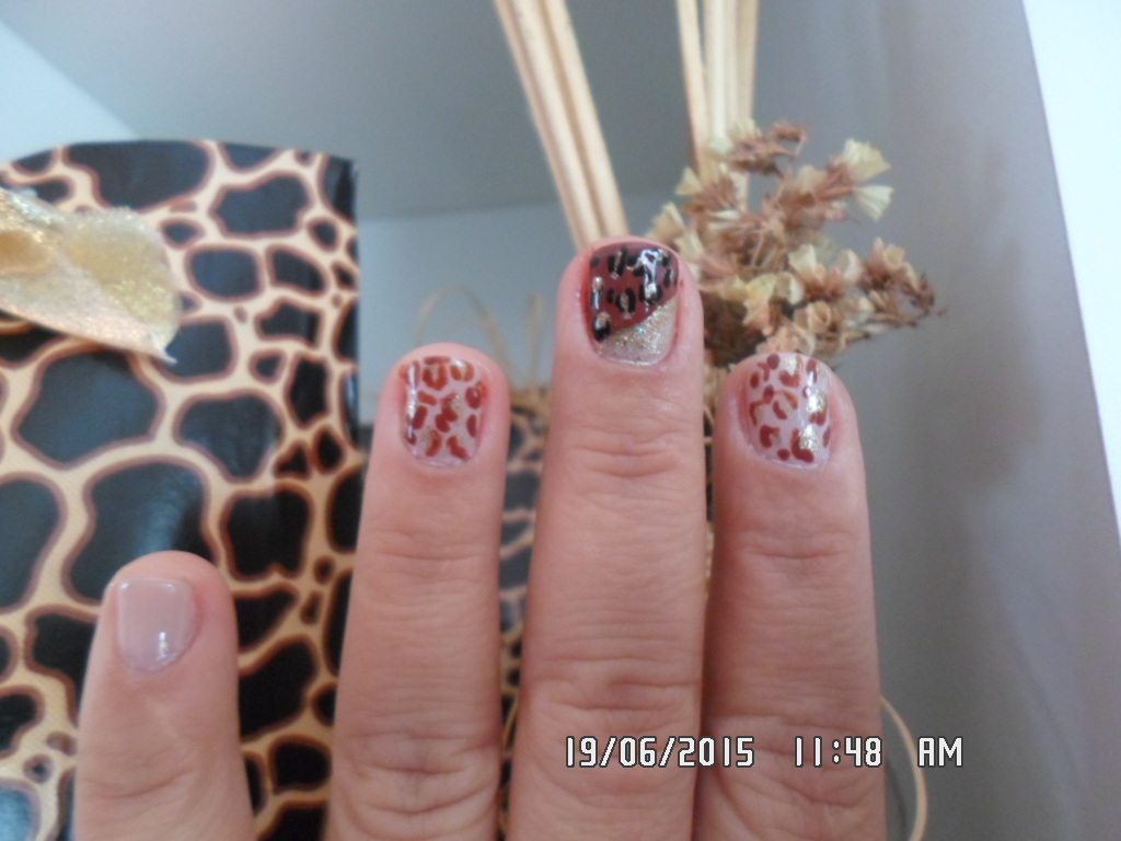 cabeleireiro(a) designer de sobrancelhas manicure e pedicure maquiador(a)