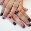 Decoração de unhas que fiz no curso :) Um pretinho fosco e um degradê do rosa para o preto ^#pretofosco #rosa #degradê #unhasdecoradas #unhas #nailart #amo 