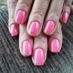 Primeiras unhas que fiz *_* adorei!Um rosinha pink com fio de prata pra dar um toquezinho a mais :)#rosa #fiodeprata #pink #unhas #decoraçãoemunhas #nailart