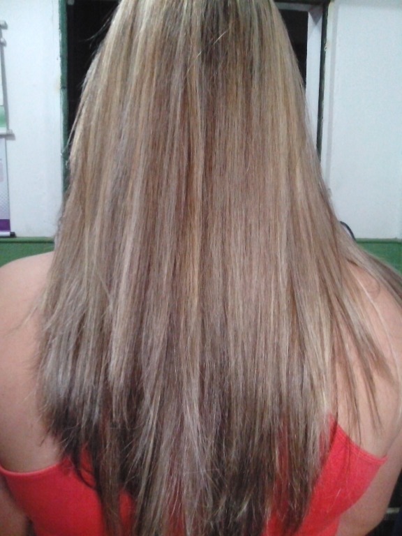 Depois com mechas na altura de 9.0 cabeleireiro(a)