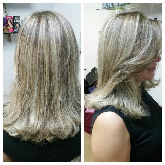 Luzes perolado e um cabelo saudável.  cabeleireiro(a)