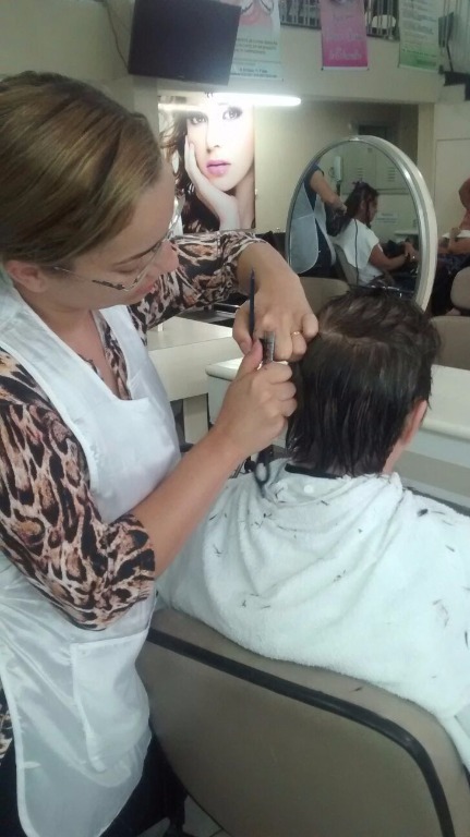 manicure e pedicure estudante (cabeleireiro) auxiliar cabeleireiro(a)