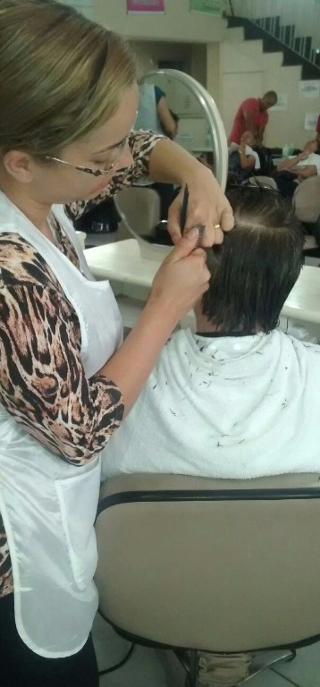 manicure e pedicure estudante (cabeleireiro) auxiliar cabeleireiro(a)