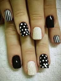 Unhas decoradas manualmente  cabeleireiro(a) designer de sobrancelhas manicure e pedicure maquiador(a)