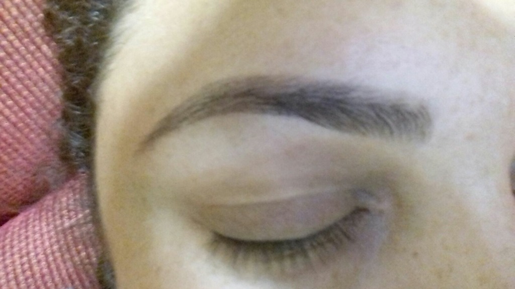 cabeleireiro(a) designer de sobrancelhas manicure e pedicure maquiador(a)
