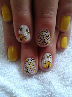 cabeleireiro(a) designer de sobrancelhas manicure e pedicure maquiador(a)