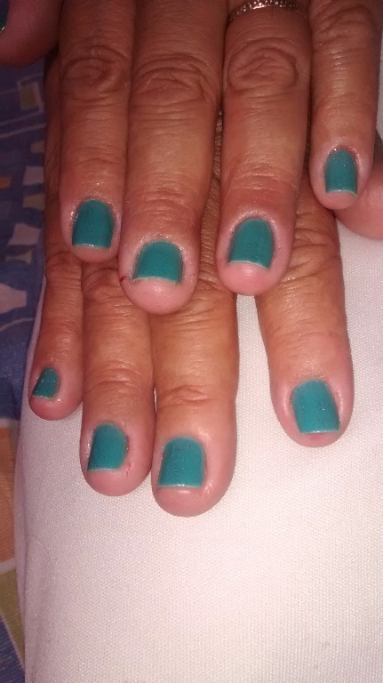 Neste trabalho utilizei duas demãos do esmalte maxi colar da colorama,+ uma demão do esmalte Dancers, da Nati. (Preferido desta cliente para finalização por causa do efeito furta-cor). manicure e pedicure recepcionista secretário(a)