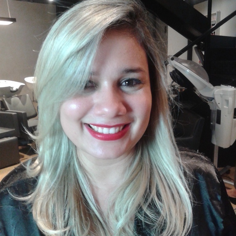 Loira linda
#blond #top #minhaloiralinda
@rachelsouza cabeleireiro(a)