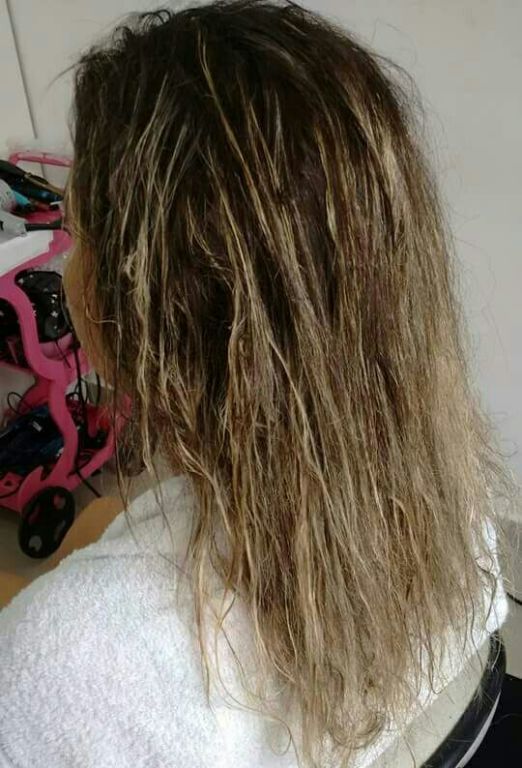 Reconstrução de loiro cabelo cabeleireiro(a) manicure e pedicure designer de sobrancelhas