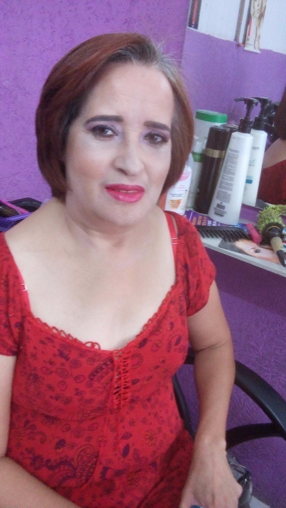 Depois:  Botox , corte, sombrancelha e maquiagem  cabeleireiro(a) maquiador(a) manicure e pedicure depilador(a) enfermeiro(a)