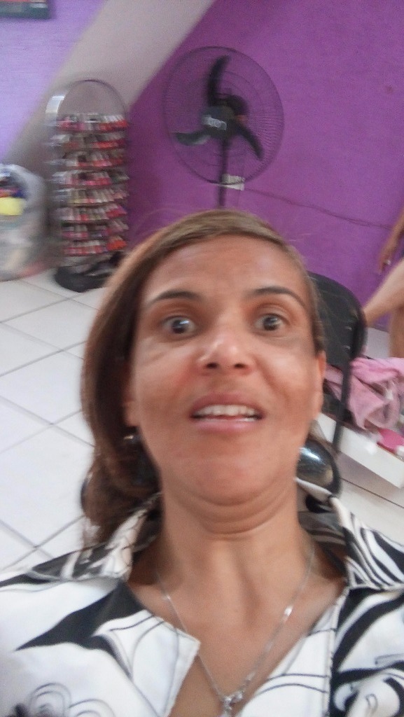 Antes:  cabeleireiro(a) maquiador(a) manicure e pedicure depilador(a) enfermeiro(a)