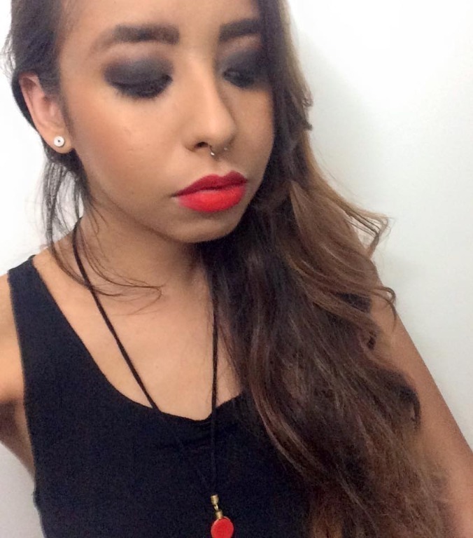 Smokey eyes e batom matte vermelho. #makeup #maquiagem #smokeyeyes #batomvermelho  maquiador(a) designer de sobrancelhas