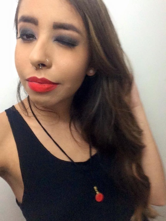 Smokey eyes e batom matte vermelho. #makeup #maquiagem #smokeyeyes #batomvermelho  maquiador(a) designer de sobrancelhas