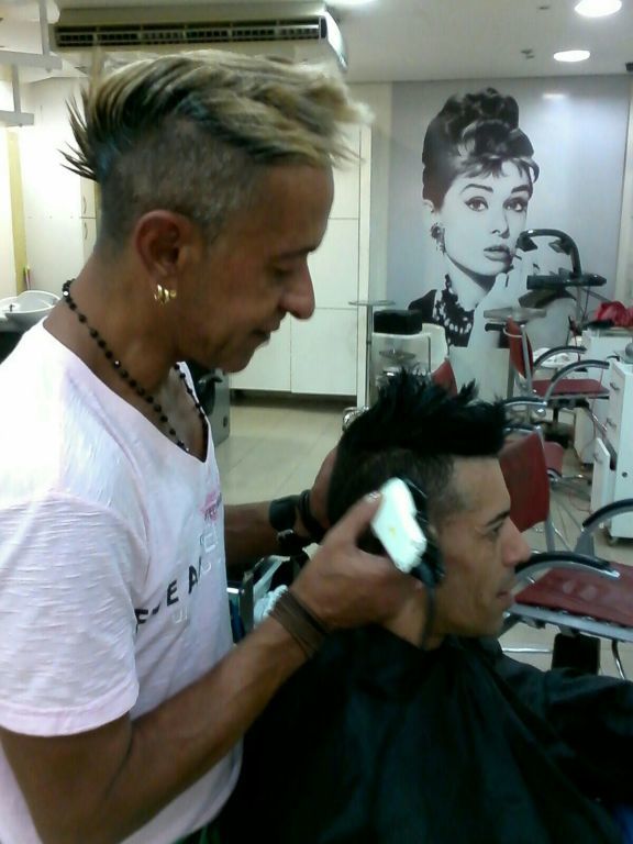 stylist / visagista cabeleireiro(a)
