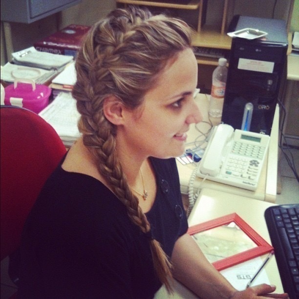 Trança para todas as horas.  Cor e penteado by Patrícia Caseiro #tranças #penteado cabeleireiro(a)