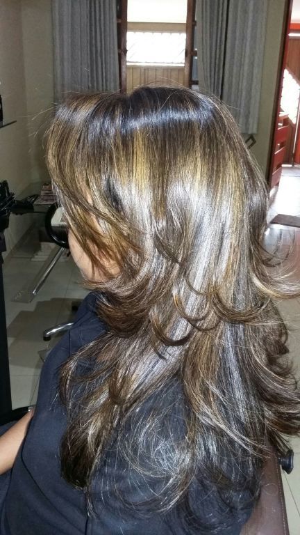 Luzes cabelo cabeleireiro(a) auxiliar administrativo designer de sobrancelhas recepcionista auxiliar cabeleireiro(a)