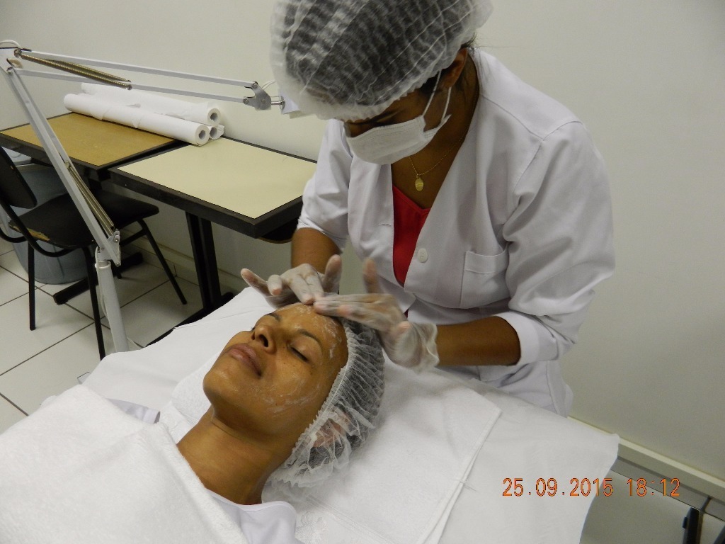 esteticista massoterapeuta aromaterapeuta