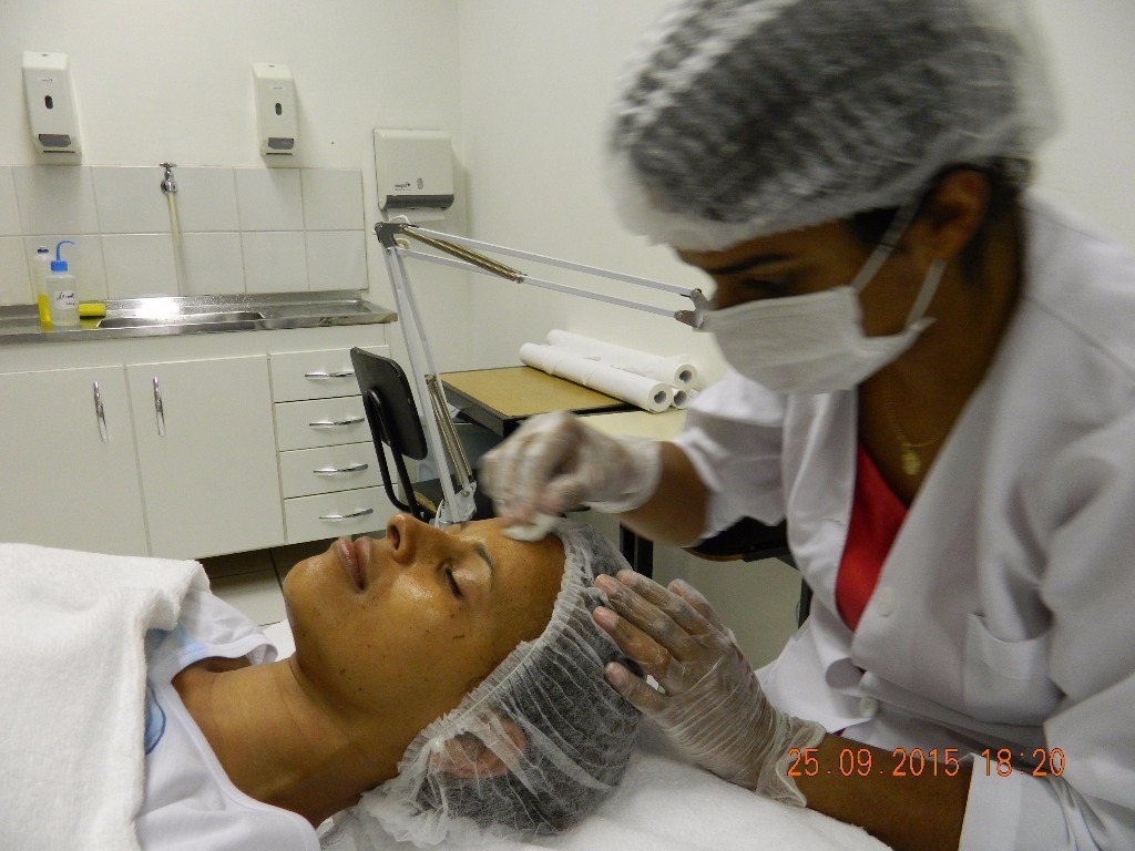 esteticista massoterapeuta aromaterapeuta