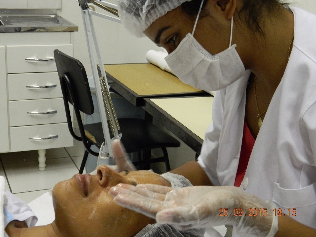 esteticista massoterapeuta aromaterapeuta
