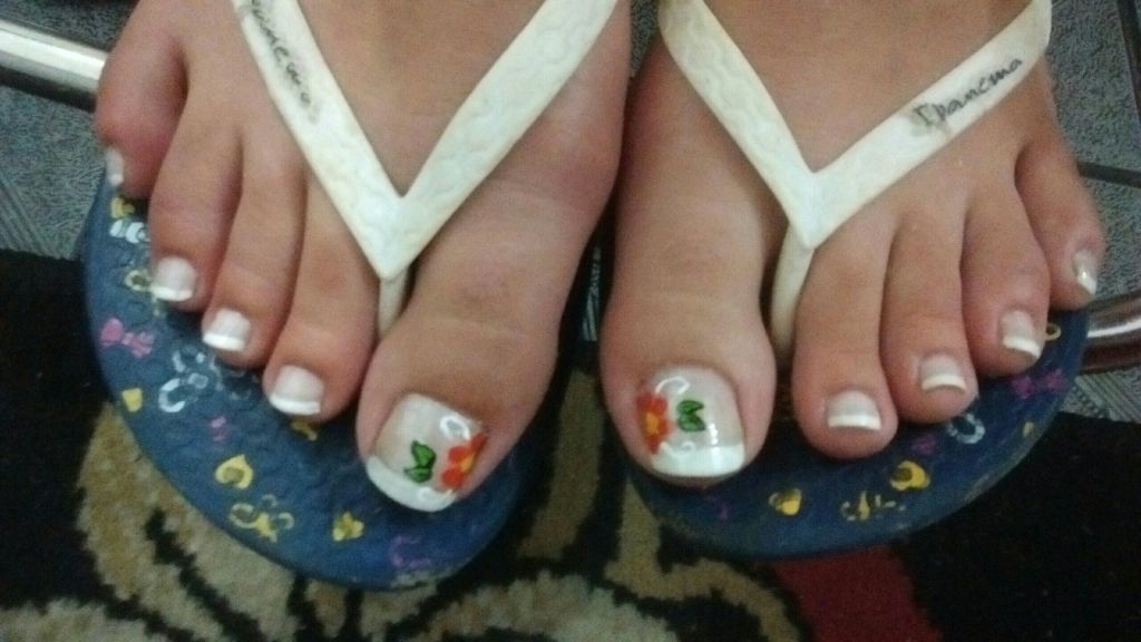 Unhas decoradas com flores unha manicure e pedicure auxiliar cabeleireiro(a) estudante (cabeleireiro) estudante (maquiador)