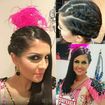 Penteado com trança lateral e cabelo liso.