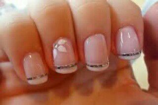 Francesinha com renda prateada e. Pétalas unha manicure e pedicure estudante (designer sobrancelha)