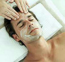 Limpeza de pele, tratamento de acne e rejuvenescimento masculino esteticista