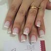 Alongamento de unhas em acrygel e decoracao francesa.