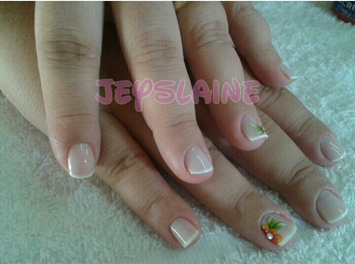 Unhas decoradas com florzinha unha manicure e pedicure