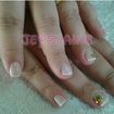 Unhas decoradas com florzinha
