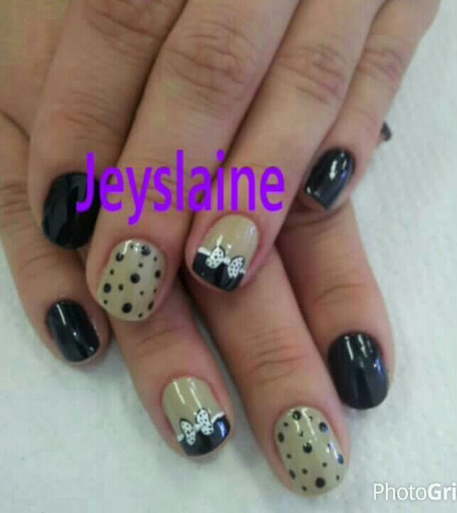 Unhas decoradas com lacinho e poá unha manicure e pedicure