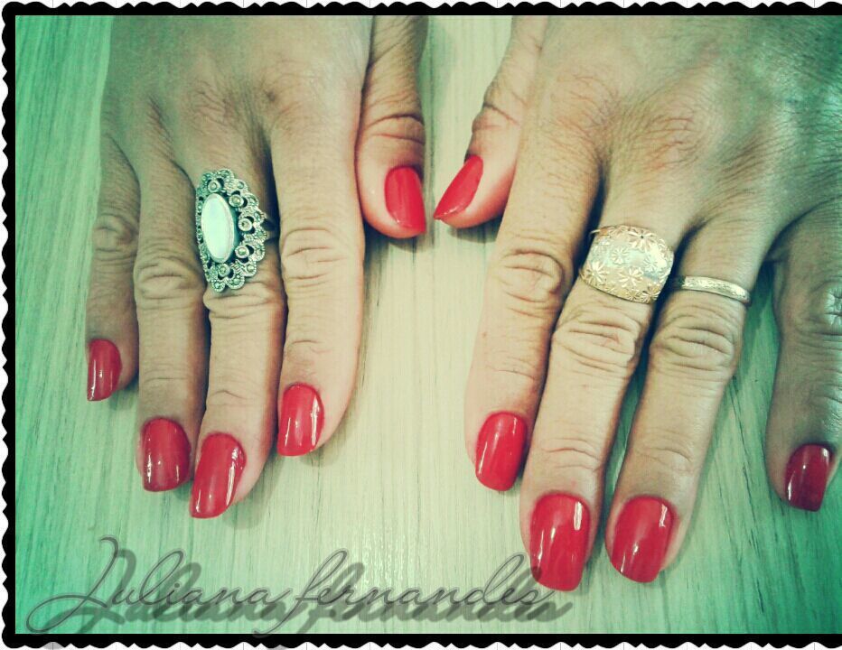 vermelho  unhas  manicure e pedicure assistente esteticista auxiliar cabeleireiro(a) recepcionista vendedor(a)