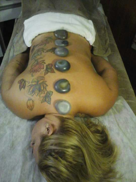 massagem com pedras estética  esteticista cosmetólogo(a)