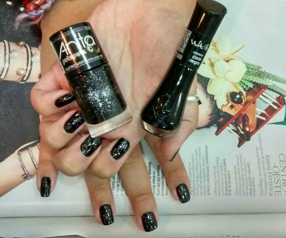 Amo muito tudo isso!!!!!! Rsrsrs preto unhas  maquiador(a) designer de sobrancelhas outros manicure e pedicure