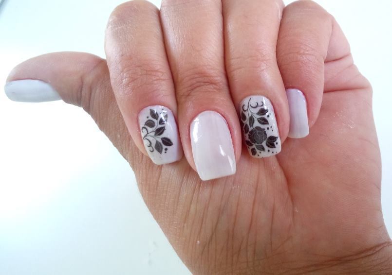 branco e preto  unhas  manicure e pedicure