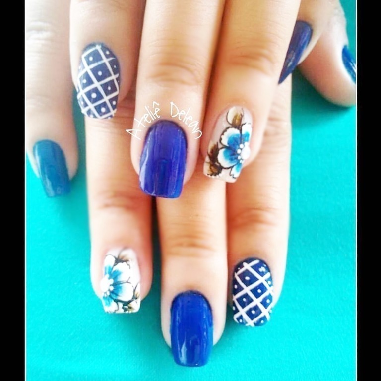 Azul floral  unhas  manicure e pedicure auxiliar cabeleireiro(a) designer de sobrancelhas