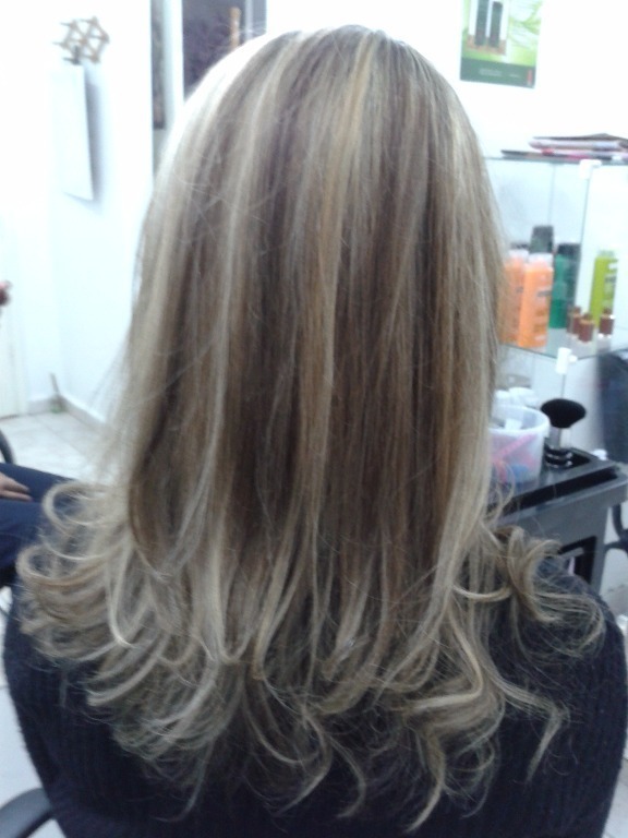 docente / professor(a) cabeleireiro(a) depilador(a) designer de sobrancelhas maquiador(a) stylist / visagista