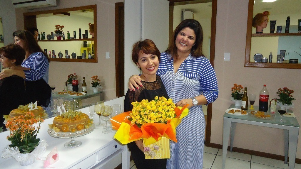 cabeleireiro(a) stylist / visagista designer de sobrancelhas depilador(a)