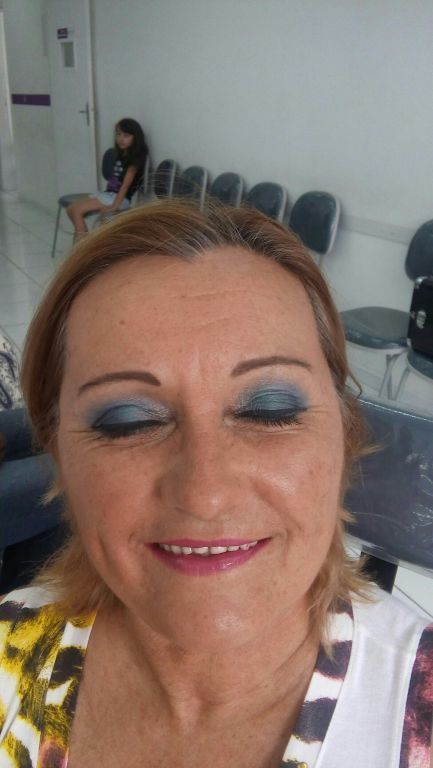 cabeleireiro(a) maquiador(a) manicure e pedicure designer de sobrancelhas escovista