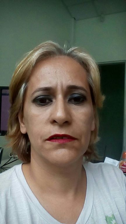 cabeleireiro(a) maquiador(a) manicure e pedicure designer de sobrancelhas escovista
