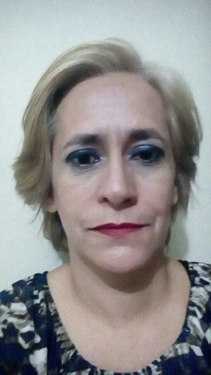 cabeleireiro(a) maquiador(a) manicure e pedicure designer de sobrancelhas escovista