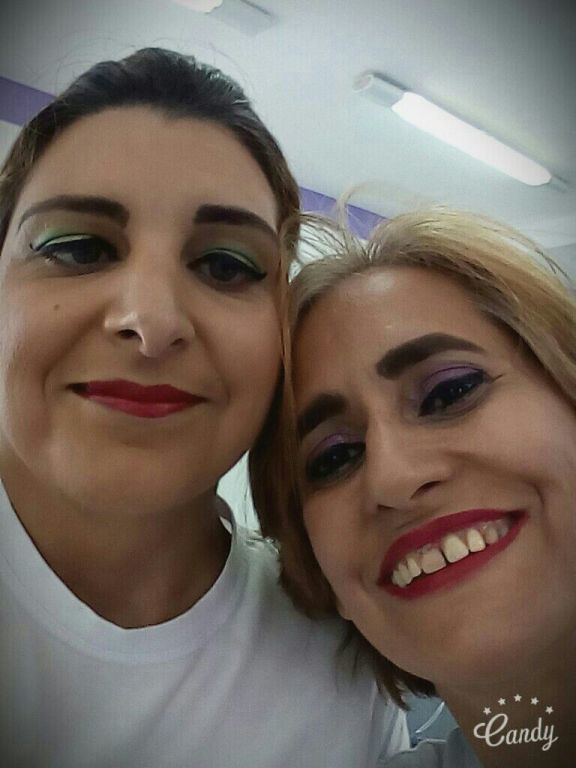 cabeleireiro(a) maquiador(a) manicure e pedicure designer de sobrancelhas escovista