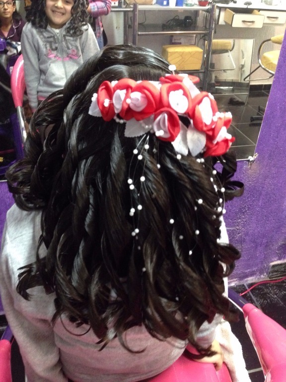 Penteado da julinha minha felicidade foi ver a felicidade dela  cabeleireiro(a) cabeleireiro(a)