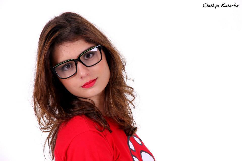 esteticista maquiador(a) massoterapeuta gerente administrativo designer de sobrancelhas aromaterapeuta vendedor(a) cosmetólogo(a) consultor(a) docente / professor(a)